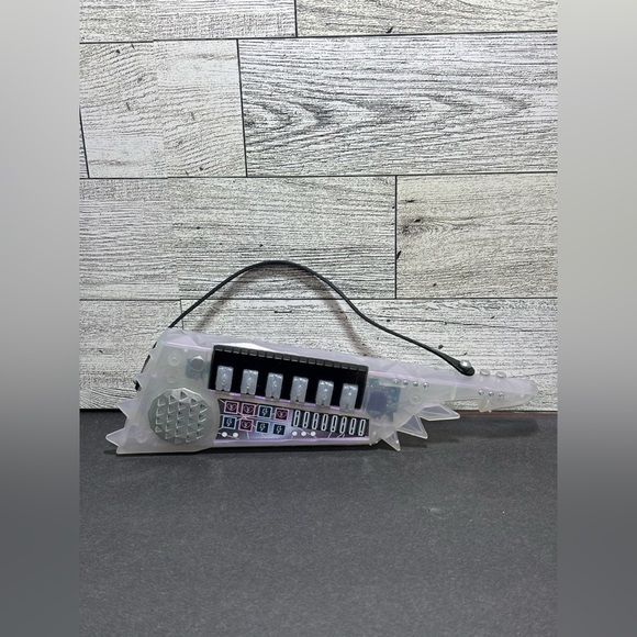 LOL‎ Surprise OMG DOLL Fame Queen Musical Instrument Keystar Keyboard Guitar - Picture 1 of 6